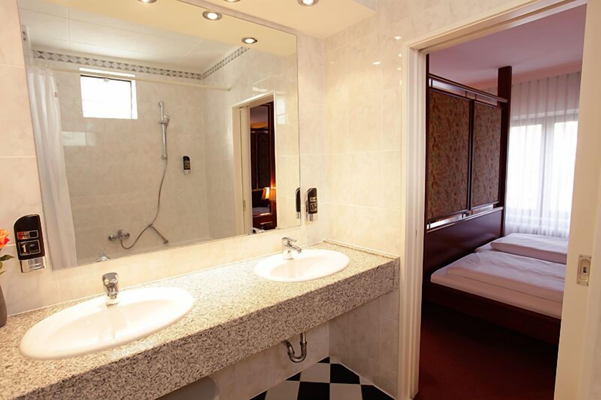 Trip Inn Klee Am Park Висбаден Экстерьер фото